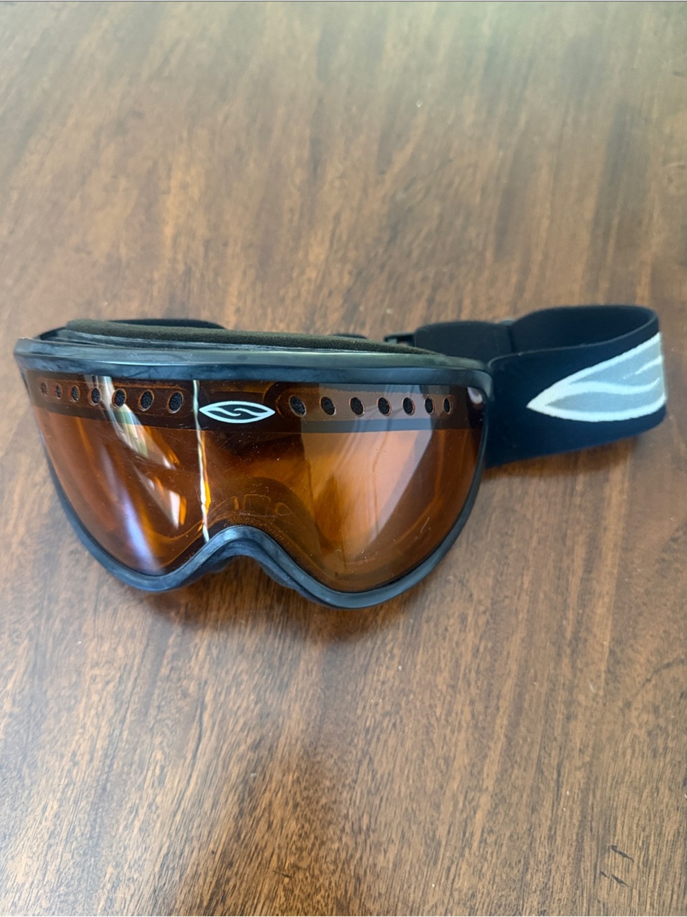 SMITH Men’s Black Snow Goggles with Amber Lenses